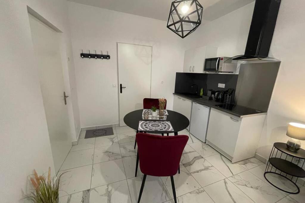 Le Dolce Vita - Centre Historique, Proche Toutes Commodites, Stationnement Aise, Wifi-Netflix Niort Buitenkant foto